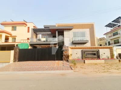 واپڈا ٹاؤن فیز 1 واپڈا ٹاؤن,لاہور میں 6 کمروں کا 1 کنال مکان 9.6 کروڑ میں برائے فروخت۔ واپڈا ٹاؤن فیز 1 واپڈا ٹاؤن,لاہور میں 6 کمروں کا 1 کنال مکان 9.6 کروڑ میں برائے فروخت۔