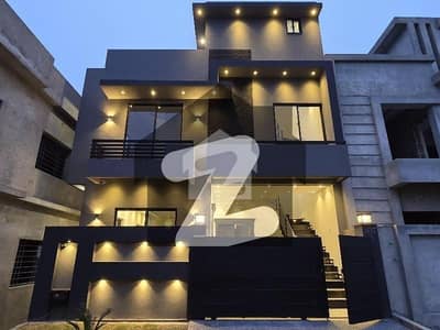 Corner 5 Marla Beautiful House For Sale