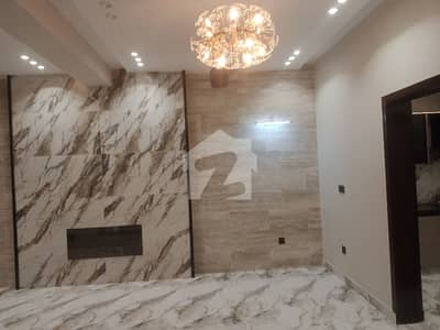 10 Marla House Up For sale In Bahria Town - Sector C 10 Marla House Up For sale In Bahria Town - Sector C