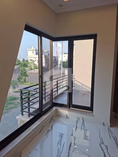 Prime Location Upper Portion Of 5 Marla Is Available For rent In Park View City