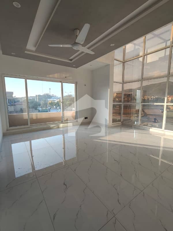 House Sized 500 Square Yards In F-11 House Sized 500 Square Yards In F-11