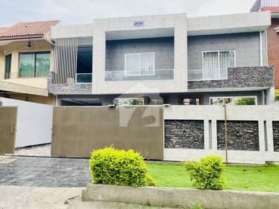Brand New Upper Portion House With Servant Quarter For Rent Near G11 Markaz , Located On Big Street, Near 2 Family Parks, Dedicated Car Parking , &Amp; Separate Entrance Gate.
