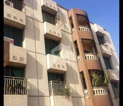 Unfurnished 3 Bedrooms Flat for Rent in Safari Apartments