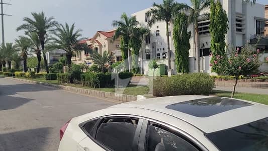 1 Kanal Main Boulevard Fully Furnished House For Sale. Dem 11.50 Negotiable
