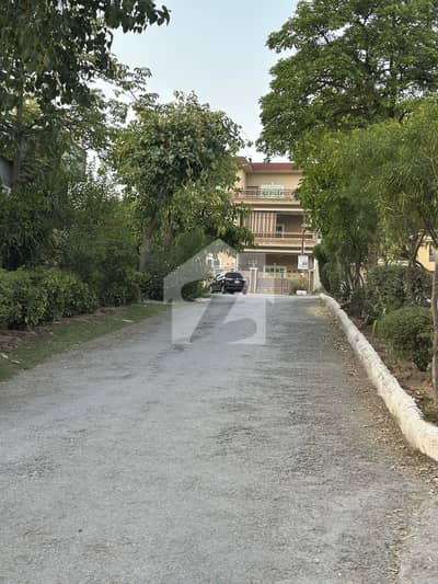 10 Marla Level Plot Prime Location, Near Main Road