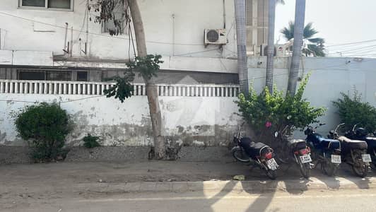3 side corner 600 sqyd old bungalow for sale at Sindhi Muslim society