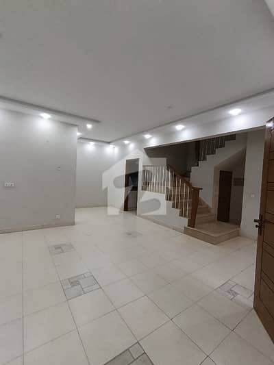 Naya Nazimabad Block B,, 160 Square Yards Bungalow For Rent