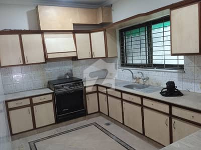 10 Marla Full House Available For Rent In Main Cantt.