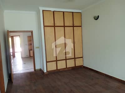 10 Marla Full House Available For Rent In Main Cantt.