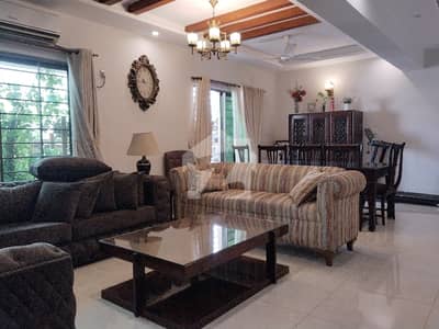 12 Marla Apatmint Luxery still for sale in Askari 11 Lahore