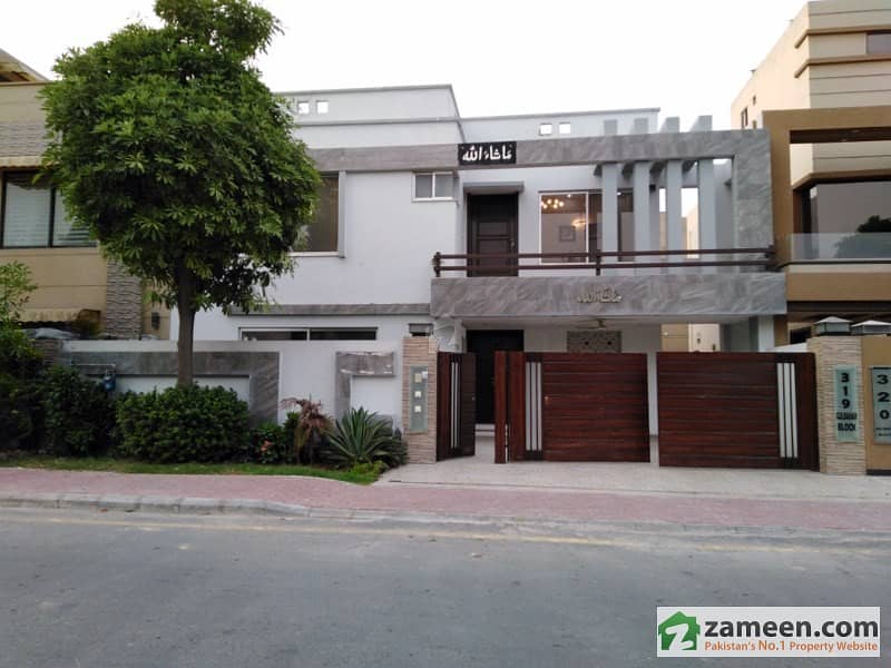 10 Marla Outclass Main Boulvard House For Sale In Bahria Town Lahore