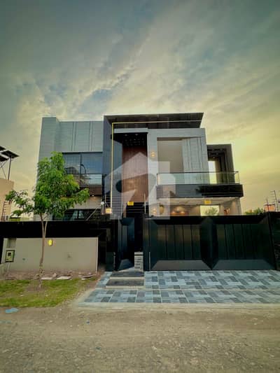 10-Marla Ultra Modern Designer House Facing Park Available For Sale