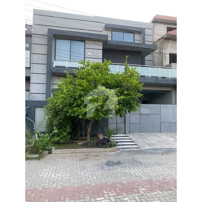 سبزی منڈی بائی پاس ڈسکہ میں 5 کمروں کا 10 مرلہ مکان 3.25 کروڑ میں برائے فروخت۔