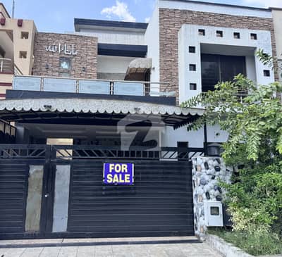 بحریہ ٹاؤن فیز 3 بحریہ ٹاؤن راولپنڈی,راولپنڈی میں 5 کمروں کا 10 مرلہ مکان 4.75 کروڑ میں برائے فروخت۔