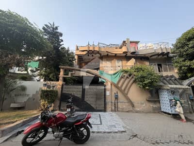 مرغزار آفیسرز کالونی لاہور میں 6 کمروں کا 10 مرلہ مکان 3.81 کروڑ میں برائے فروخت۔
