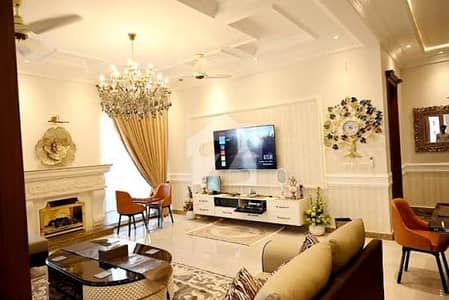 ڈی ایچ اے فیز 8 - بلاک ڈبلیو ڈی ایچ اے فیز 8,ڈی ایچ اے ڈیفینس,لاہور میں 1 کنال رہائشی پلاٹ 5.75 کروڑ میں برائے فروخت۔