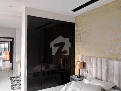 Prime Location Gulberg 447 Square Feet Flat Up For rent