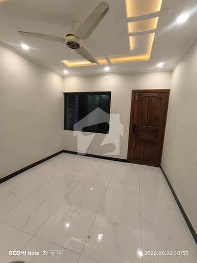 6 bedrooms house available for rent