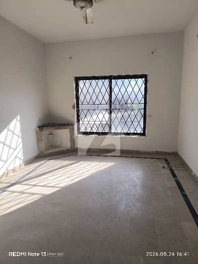 6 bedrooms house available for rent in G-10 6 bedrooms house available for rent in G-10