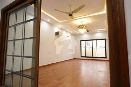 Ready to move 272sq yd 5Bedroom DDL Luxury Villa FOR SALE. Only 3km from Main Entrance of BTK. Near MIDWAY Commercial, Parks, Masjid and Gallery. Ready to move 272sq yd 5Bedroom DDL Luxury Villa FOR SALE. Only 3km from Main Entrance of BTK. Near MIDWAY Commercial, Parks, Masjid and Gallery.