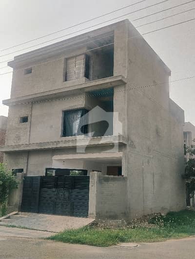 سینٹرل پارک ہاؤسنگ سکیم لاہور میں 5 کمروں کا 6 مرلہ مکان 1.6 کروڑ میں برائے فروخت۔ سینٹرل پارک ہاؤسنگ سکیم لاہور میں 5 کمروں کا 6 مرلہ مکان 1.6 کروڑ میں برائے فروخت۔