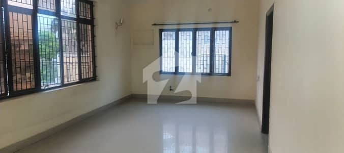 1 KANAL UPPER PORTION AVAILABLE FOR RENT IN I-8/4