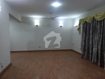 چکلالہ سکیم 3 چکلالہ سکیم,راولپنڈی میں 4 کمروں کا 10 مرلہ مکان 1.75 لاکھ میں کرایہ پر دستیاب ہے۔