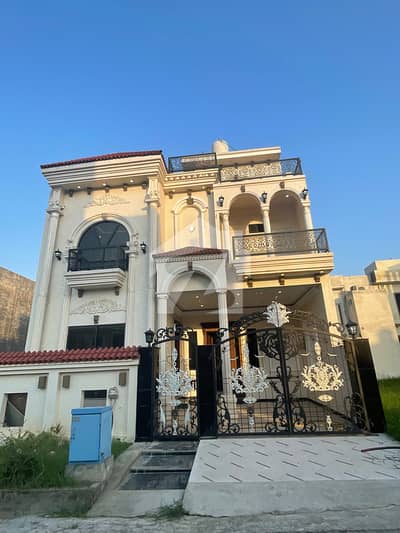 سٹی ہاؤسنگ سکیم جہلم میں 5 کمروں کا 7 مرلہ مکان 2.75 کروڑ میں برائے فروخت۔