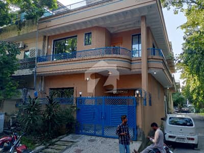 جی ۔ 11 اسلام آباد میں 4 کمروں کا 4 مرلہ مکان 4.25 کروڑ میں برائے فروخت۔