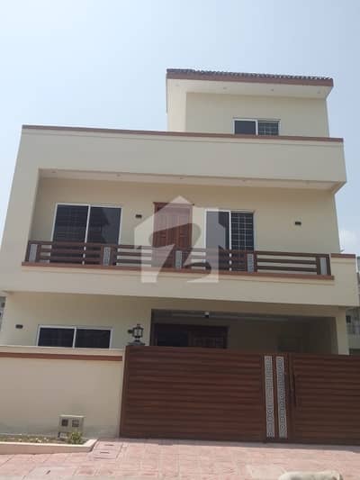 8 MARLA HOUSE FOR SALE IN D 12/1 8 MARLA HOUSE FOR SALE IN D 12/1