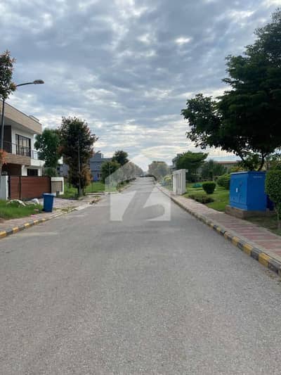 Corner 1 Kanal Plot For Sale