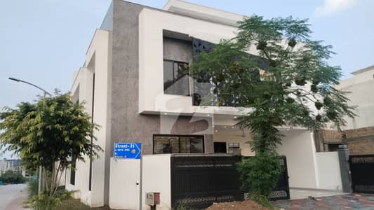 ٹاپ سٹی 1 اسلام آباد میں 6 کمروں کا 1 کنال مکان 7.5 کروڑ میں برائے فروخت۔ ٹاپ سٹی 1 اسلام آباد میں 6 کمروں کا 1 کنال مکان 7.5 کروڑ میں برائے فروخت۔