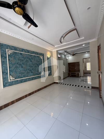 Brand New 5 Marla Luxury House | 5 Bedrooms Attached Bath | Airline Society Lahore | Ready for Possession