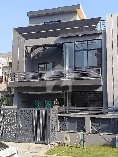 ڈی ۔ 12 اسلام آباد میں 3 کمروں کا 4 مرلہ مکان 5.4 کروڑ میں برائے فروخت۔