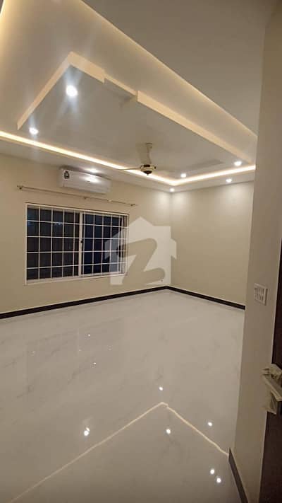 G 10/2 40x80 upper portion for rent