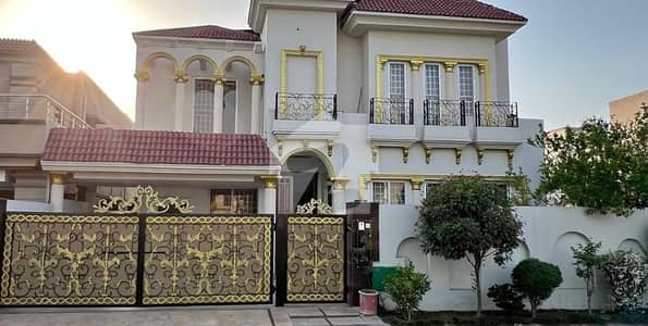 10 Marla Desginer House For Sale in J Block of Gulberg Residencia