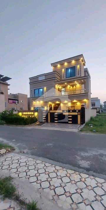 Ideal Prime Location House In Citi Housing Society Available For Rs. 35000000