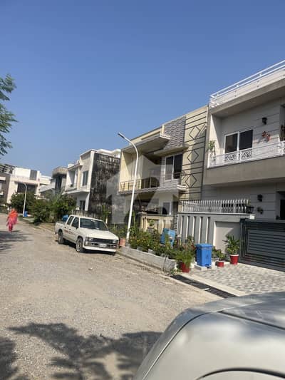 C Block 5 Marla House available For Sale
