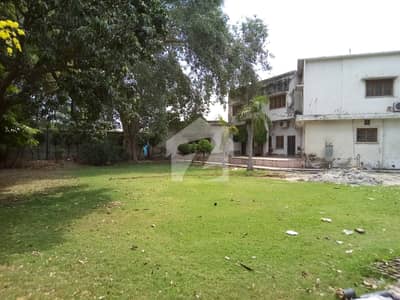 مین بلیوارڈ گلبرگ گلبرگ,لاہور میں 8 کنال Studio عمارت 24.0 ارب میں برائے فروخت۔