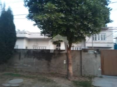 گلبرگ 3 گلبرگ,لاہور میں 6 کمروں کا 4 کنال مکان 44.0 کروڑ میں برائے فروخت۔