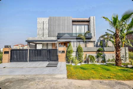 1 KANAL ELEGANT & SUPER HOT LOCATED BUNGALOW IS AVAILABLE IN THE BEST BLOCK OF DHA LAHORE.