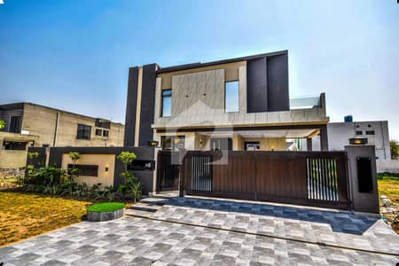 1 KANAL ELEGANT & SUPER HOT LOCATED BUNGALOW IS AVAILABLE IN THE BEST BLOCK OF DHA LAHORE.