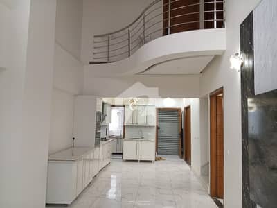 Duplex Flat Ideal Location 4 Bed Dd