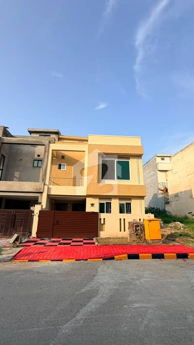 بحریہ ٹاؤن فیز 8 بحریہ ٹاؤن راولپنڈی,راولپنڈی میں 3 کمروں کا 5 مرلہ مکان 2.1 کروڑ میں برائے فروخت۔ بحریہ ٹاؤن فیز 8 بحریہ ٹاؤن راولپنڈی,راولپنڈی میں 3 کمروں کا 5 مرلہ مکان 2.1 کروڑ میں برائے فروخت۔