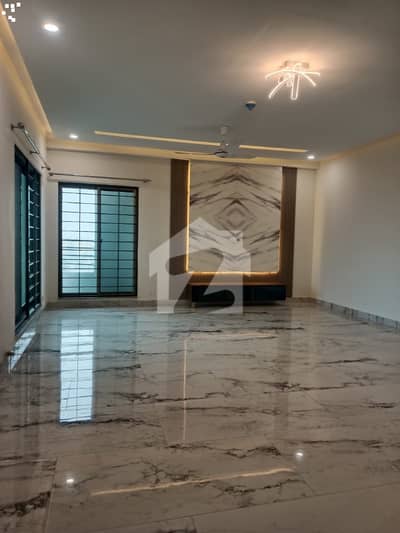 10 MARLA 3 BEDROOM NEW APARTMENT AVAILABLE FOR RENT