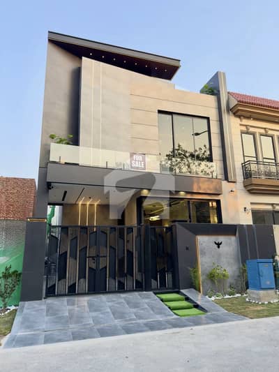 5 marla ultra modern design luxuary house for top qualitay a good builte - must be see
