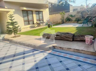 گلشنِ اقبال - بلاک 9 گلشنِ اقبال,گلشنِ اقبال ٹاؤن,کراچی میں 6 کمروں کا 1 کنال دفتر 2.6 لاکھ میں کرایہ پر دستیاب ہے۔