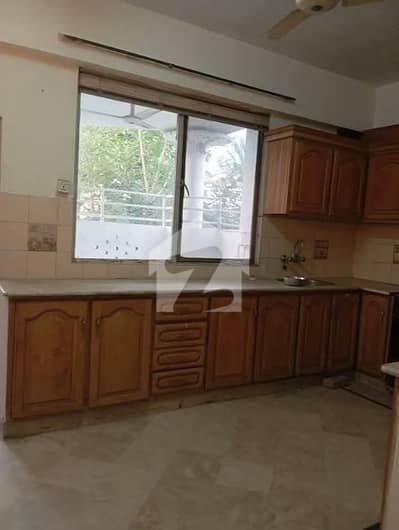 G9/4 2nd flor Avilebale for rent 2bed 1bath kitchn Marbale flooring only family and female