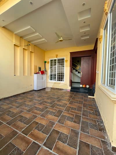 Double store house available for rent in diamond city phease 1 Double store house available for rent in diamond city phease 1
