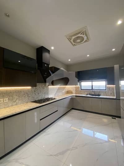BRAND NEW LUXURY INDEPENDENT UPPER PORTION 3BEDROOM 2CAR PARKING